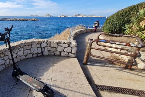 Marseille: Self-Guided Smartphone Tour by E-Scooter