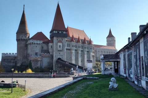 From Bucharest: Private 6-Day Dracula Tour in Transylvania