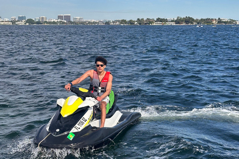 Miami Beach Jetski&#039;s + Gratis Boottocht1 Jetski, 2 personen, 1 uur + gratis boottocht Alle kosten betaald