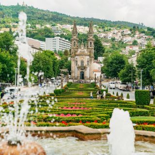 From Porto: Braga and Guimarães Full-Day Tour with Lunch
