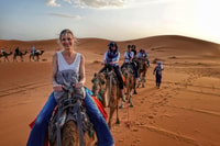 De Merzouga, camel durante la noche, Trek sobre muy chebbi dunes - Housity