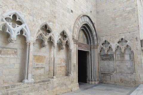 Girona: rondleiding door geschiedenis en monumenten met kleine groepenGirona: kleine groep geschiedenis en monumenten