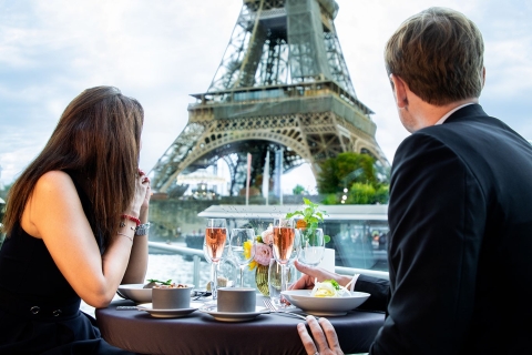 Paris : croisière-dîner matinal avec dessert sur la SeineSièges de table de bateau avant