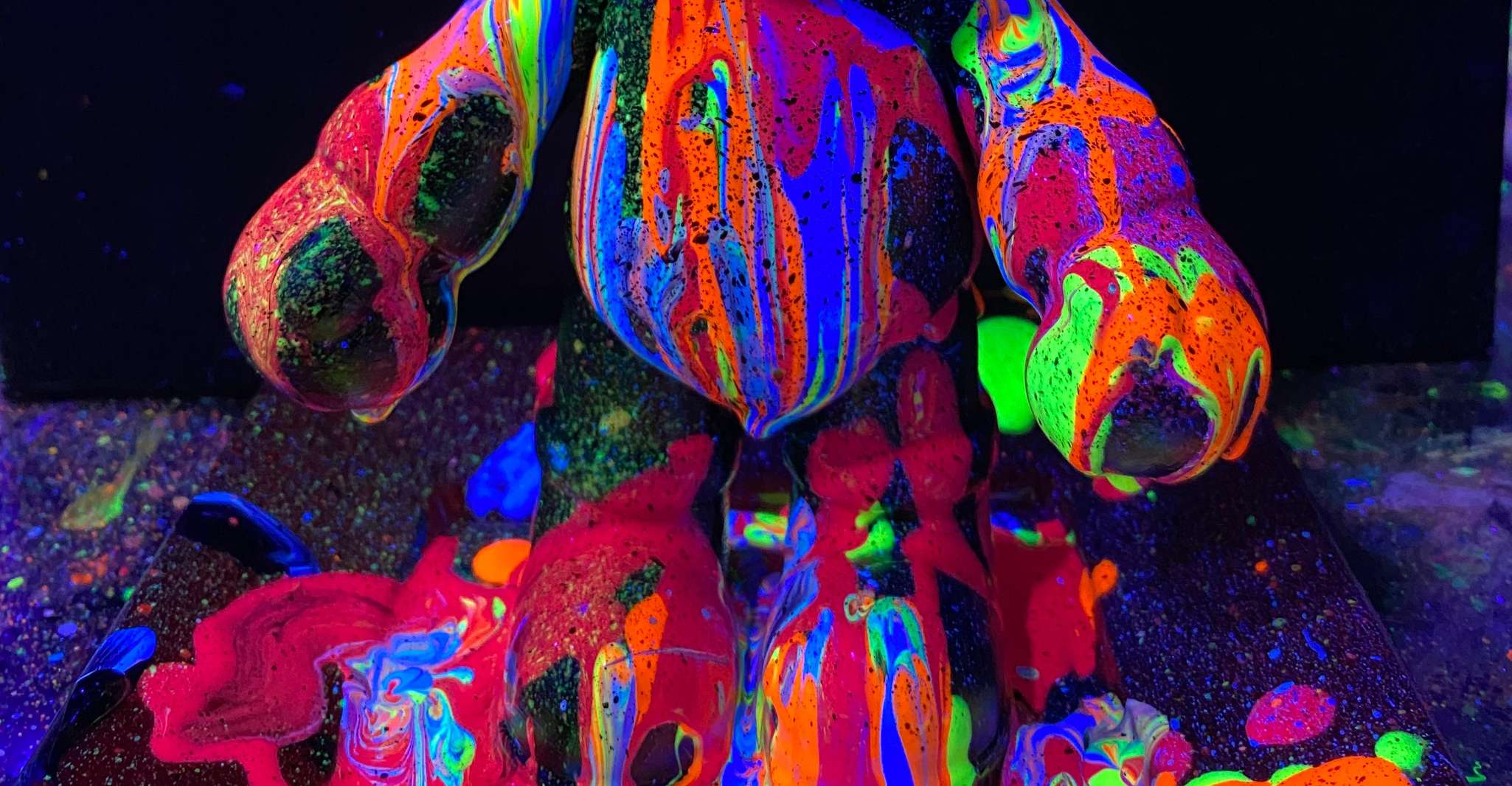 Barcelona: Bear-brick Fluorescent Painting | Wine and Art photo 10