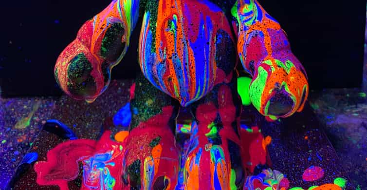 Barcelona: Bear-brick Fluorescent Painting | Wine and Art photo 10
