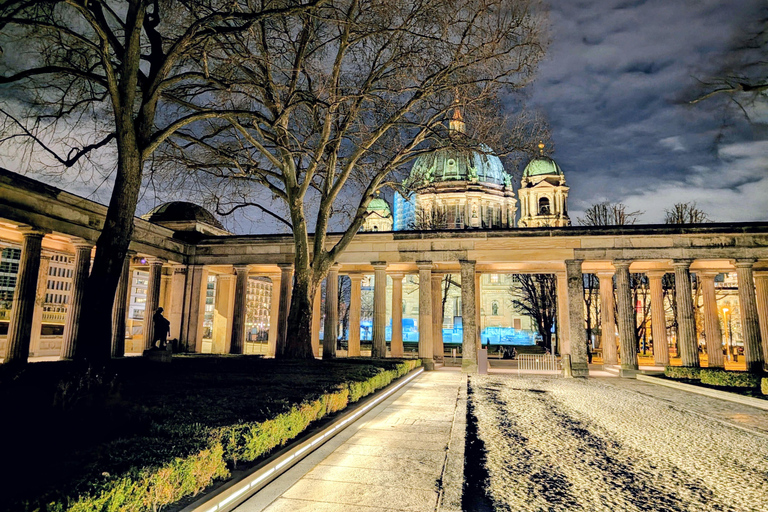 Berlin Night Walking Tour - Iconic Illuminated Landmarks Private Berlin Sunset Walking Tour - Iconic Landmarks