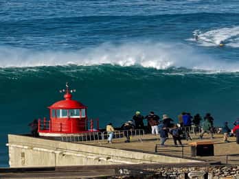 Nazaré: la experiencia del surf en olas gigantes.
