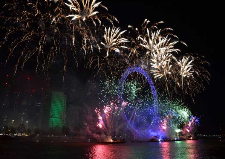 Londres: Fogos de artifício, jantar e cruzeiro Typhoon Clipper na noite de Nova York