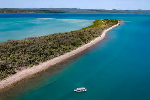 Hervey Bay: Exclusive Island Hopper Adventure Cruise