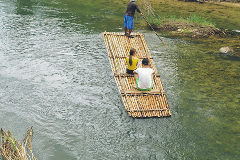 Khao Lak: Tour del Bamboo Rafting, degli Elefanti e del Centro delle Tartarughe