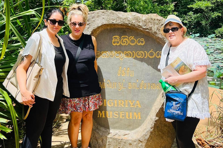 Private Kandy to Sigiriya Tuk Tuk Day Tour