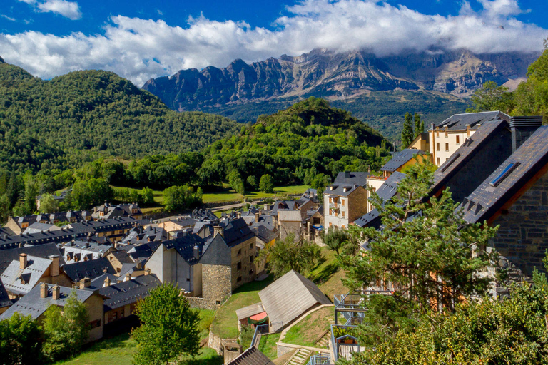 De Barcelona: Viagem guiada de 1 dia para Andorra e FrançaDe Barcelona: viagem de um dia guiada a Andorra e França