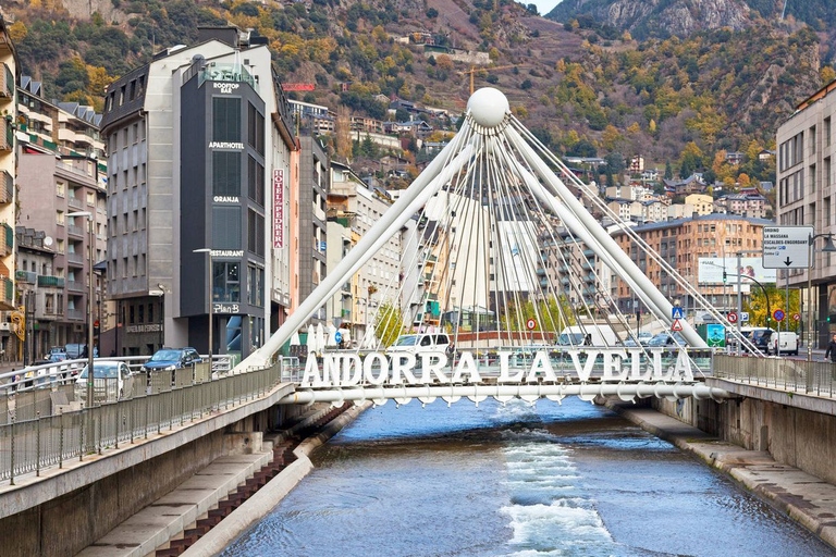 De Barcelona: Viagem guiada de 1 dia para Andorra e FrançaDe Barcelona: viagem de um dia guiada a Andorra e França