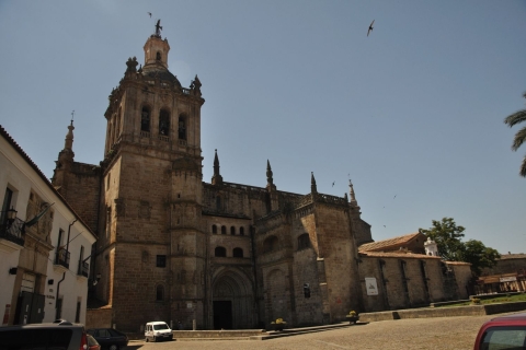 Cáceres: City Highlights Walking Tour with Local Guide