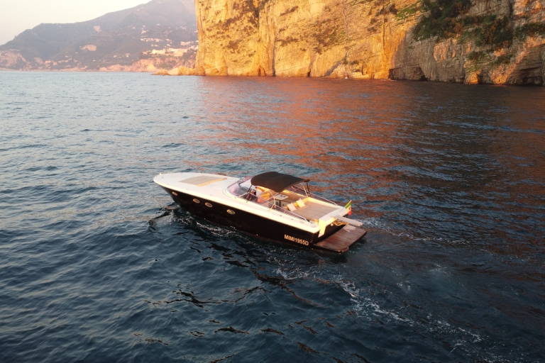Z Sorrento: prywatna wycieczka łodzią Capri z napojami