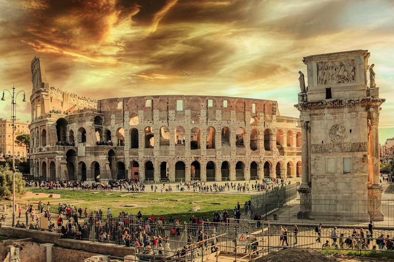 Rzym: Zwiedzanie Koloseum o zachodzie słońca z wejściemRzym: Colosseum Sunset Tour z biletem wstępu bez kolejki