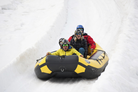 Da Yerevan: Tour privato di rafting sulla neve con trasferimentiDa Yerevan: tour privato di rafting sulla neve con trasferimenti in hotel