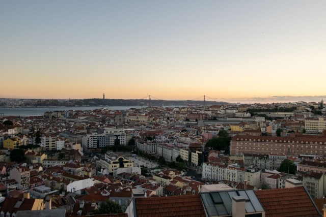 Lisbon: Private Walking Tour with Professional Photoshoot