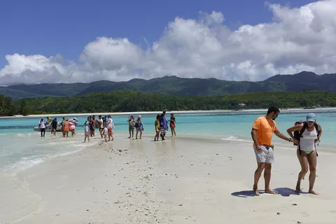 Mahe : Excursion d'une journée en bateau à fond de verre avec snorkeling et déjeuner