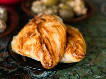 Valletta Street Food & History Tour With Private Transfers