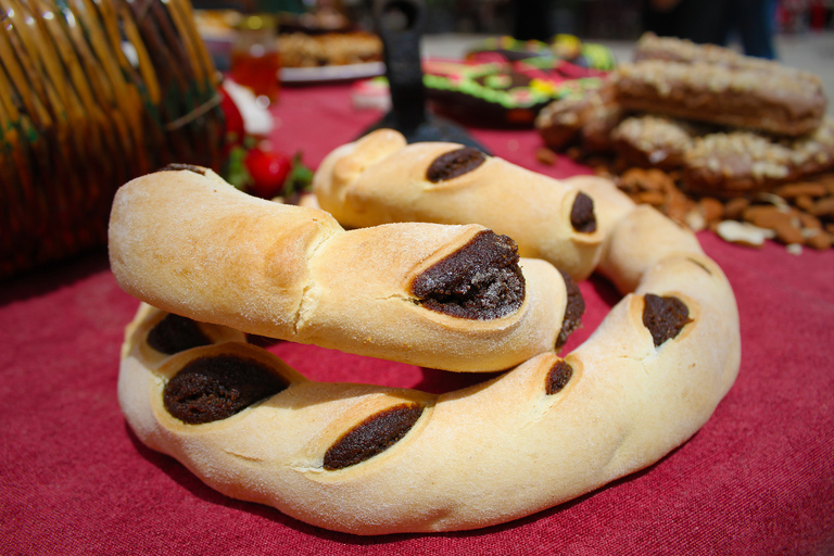 Comida callejera e historia de La Valeta con traslados privadosTour de comida callejera en La Valeta y tour de historia con traslados