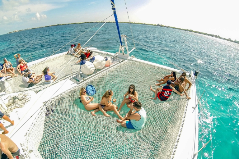 Von Cancun aus: Katamaran-Tagesausflug zur Isla MujeresTour mit Transport, Mittagessen und Open Bar