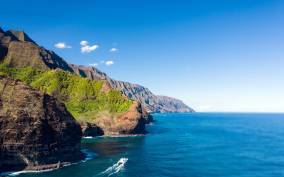 Kauai: Niihau and Na Pali Coast Full-Day Boat Tour