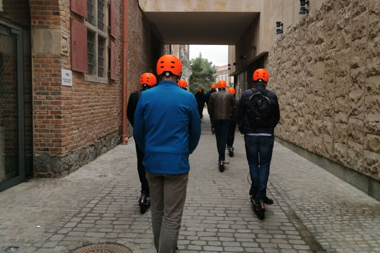 Wrocław: Recorrido guiado en scooter eléctrico por el casco antiguo