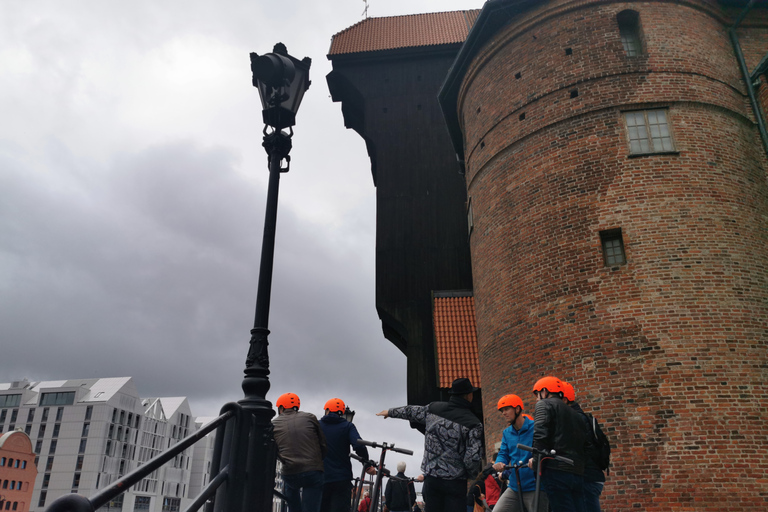 Wrocław: Recorrido guiado en scooter eléctrico por el casco antiguo