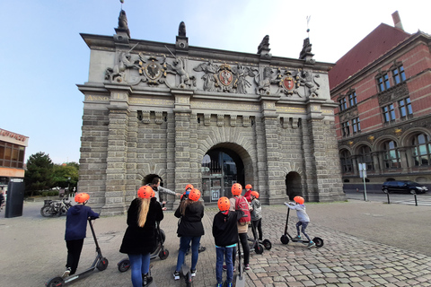 Wrocław: Recorrido guiado en scooter eléctrico por el casco antiguo