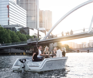 Melbourne: Electric Picnic Boat Rental on the Yarra River