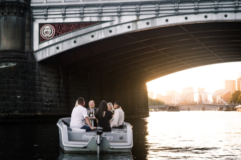 Melbourne: Alquiler de barcos eléctricos para picnic en el río Yarra2 horas