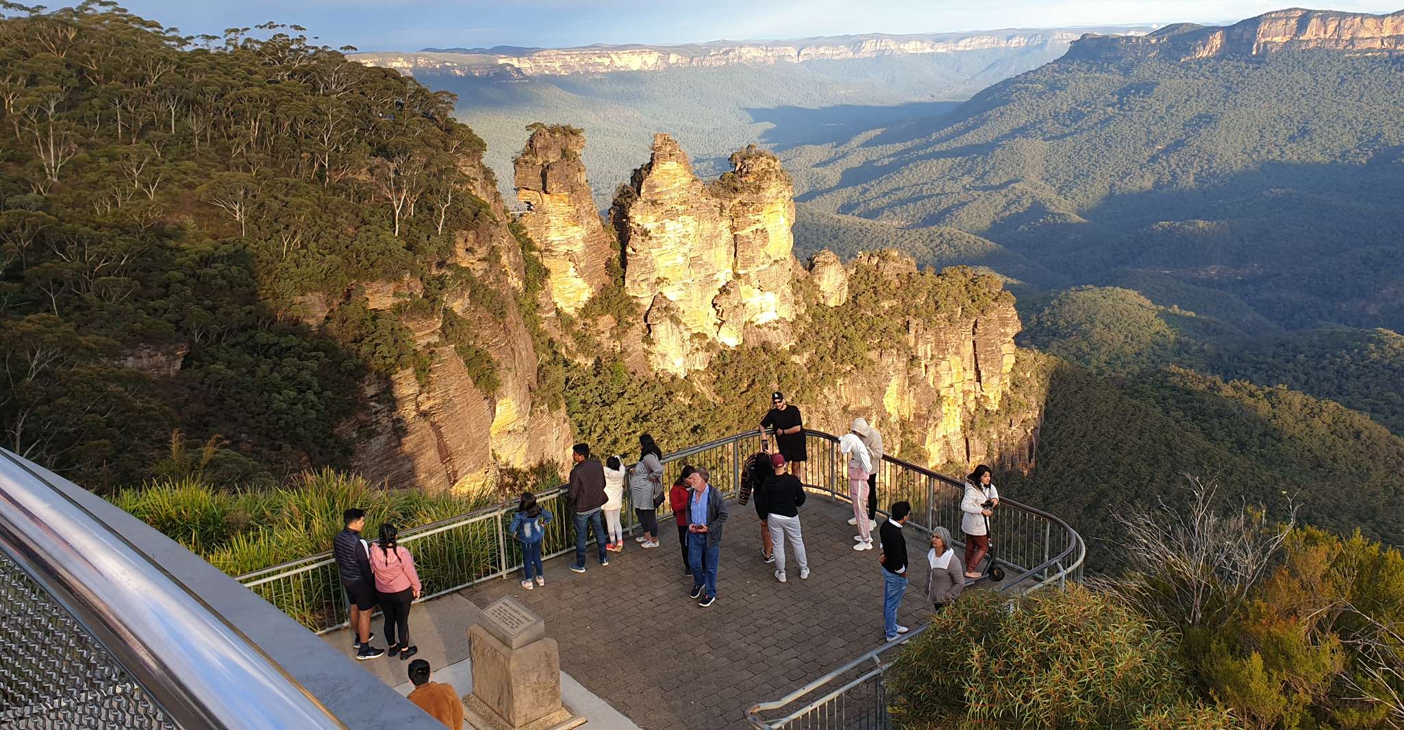 Katoomba: Hop-On Hop-Off Blue Mountains Explorer Bus Pass - TourMega