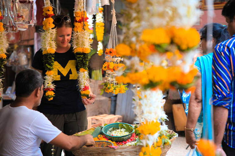 Mumbai: Ervaar lokaal vervoer, bezienswaardigheden en lunchMumbai: lokale vervoerservaring van een halve dag