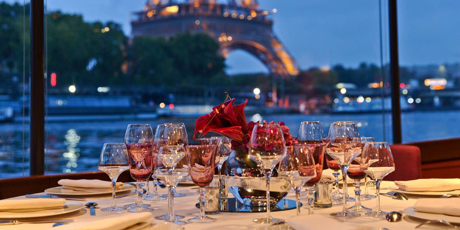 Eiffel Tower dinner and lunch : prices and tickets - PARISCityVISION