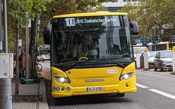 Berlin: Öffentliche Buslinien Selbstgeführte Sightseeing Tour