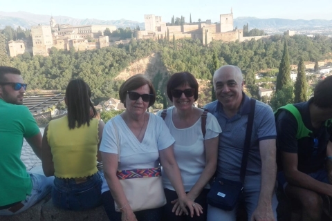Granada: Visita de 2 horas al Albaicín y Sacromonte PremiumVisita en español
