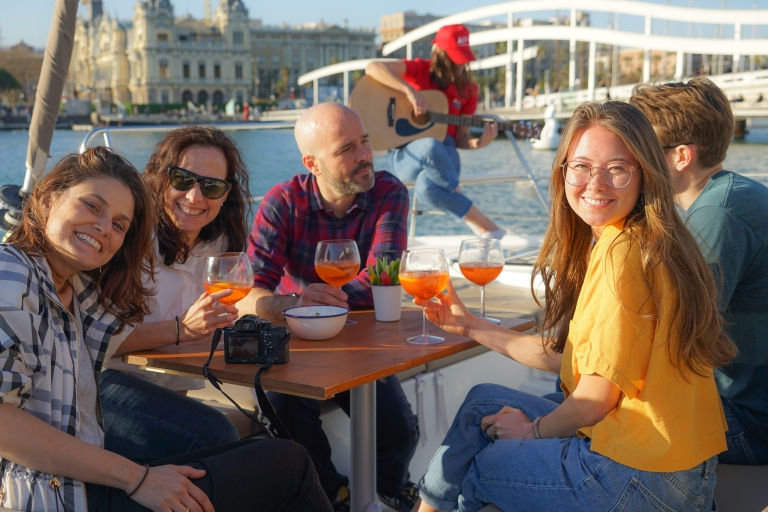 Barcelona: rejs katamaranem z jedzeniem i napojamiBarcelona: 3-godzinna żegluga katamaranem
