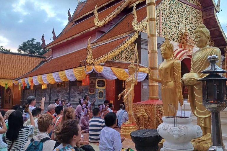 Nachttour Wat Phra That Doi Suthep en Wat Pha LatNacht Tour Wat Phra That Doi Suthep, Wat Pha Lat ( Join )