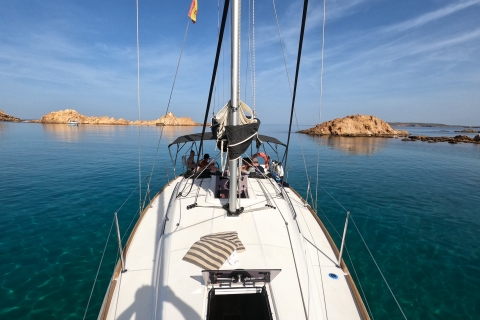 Fornells: Tagessegeltörn an der Nordküste MenorcasGemeinsamer Segeltörn