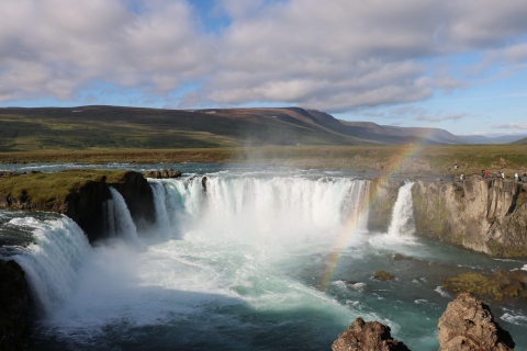 Von Akureyri aus: Geführter Ausflug zum See Mývatn und zum Wasserfall Goðafoss