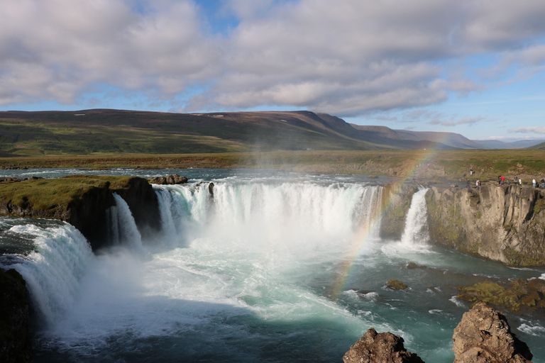 Desde Akureyri: viaje guiado por el lago Mývatn y la cascada Goðafoss