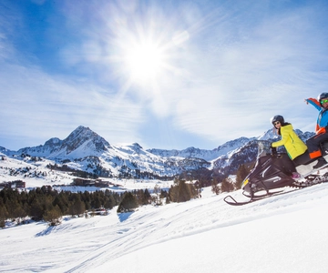 Grandvalira: Excursión en moto de nieve para 1 ó 2 personas