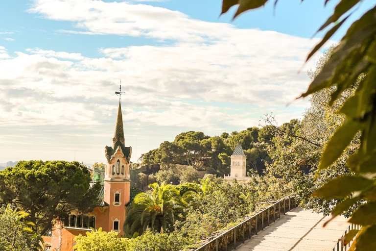Sagrada Familia y Parc Güell: tour guiado sin colasTour privado con recogida en el hotel