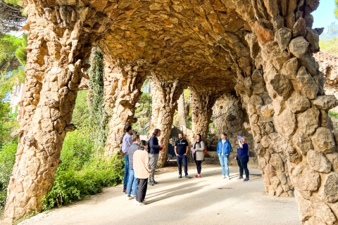 Skip-The-Line Sagrada Familia & Park Güell rondleidingSagrada Familia en Park Güell tour met kleine groepen in het Engels