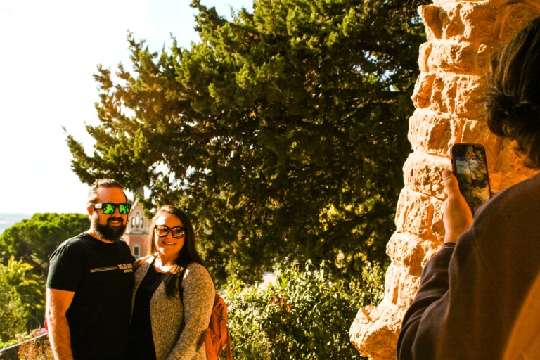 Barcelona: Park Güell & Sagrada Familia FührungSagrada Familia & Park Güell: Kleingruppentour auf Englisch