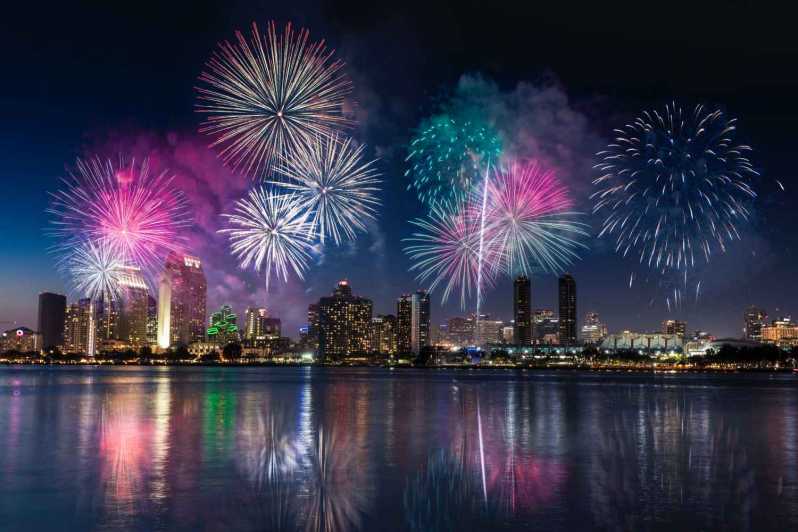 Honolulu New Year's Eve Fireworks Cruise with Drinks GetYourGuide