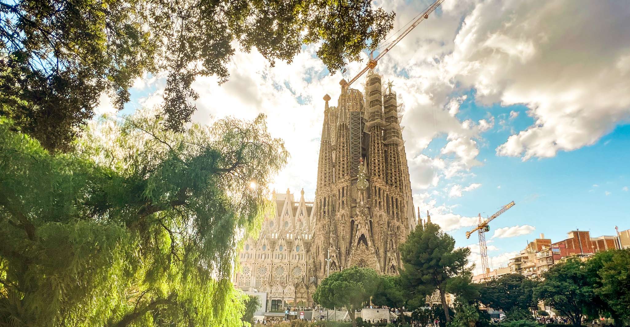 Barcelona: Sagrada Familia, Park Güell & Gothic Quarter Tour