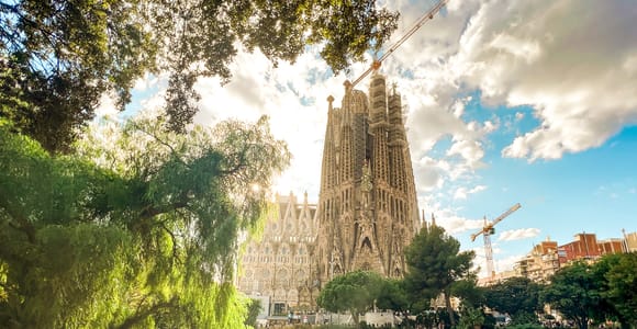 Barcelona: Sagrada Familia, Park Güell & Gothic Quarter Tour