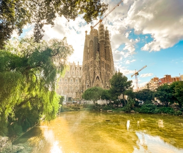Barcelona: Sagrada Familia, Park Güell and Old Town Tour